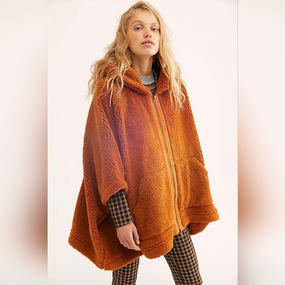 FREE PEOPLE Stay In Fleece Poncho Medium/Large